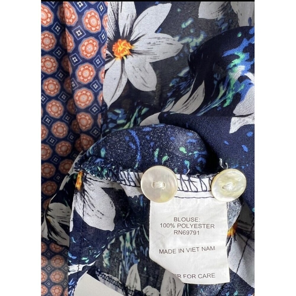 Fig And Flower Floral V-Neck Blouse 1X Short Sleeve Casual Colorful Top - Picture 2 of 4